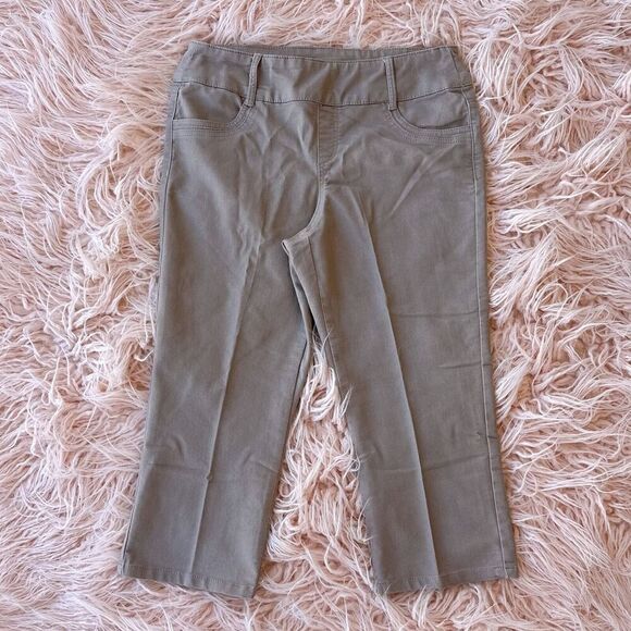 Women’s Size 8 Capri Pants - Picture 1 of 4